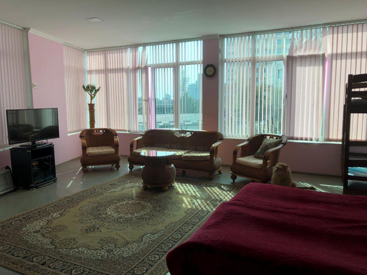 Citrus Guest House Erevan Esterno foto