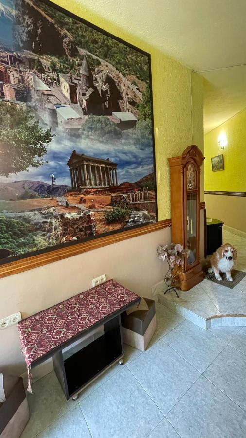 Citrus Guest House Erevan Esterno foto