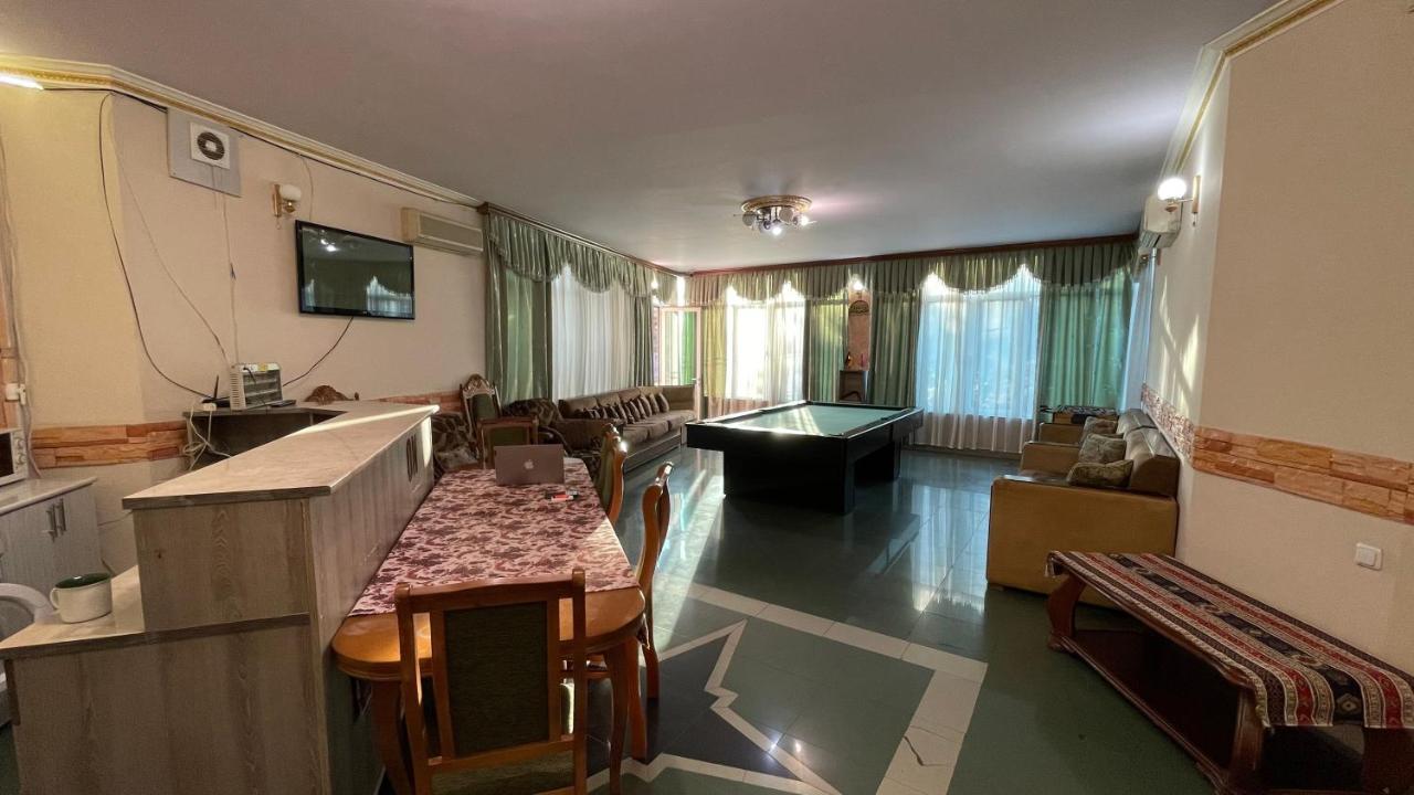 Citrus Guest House Erevan Esterno foto