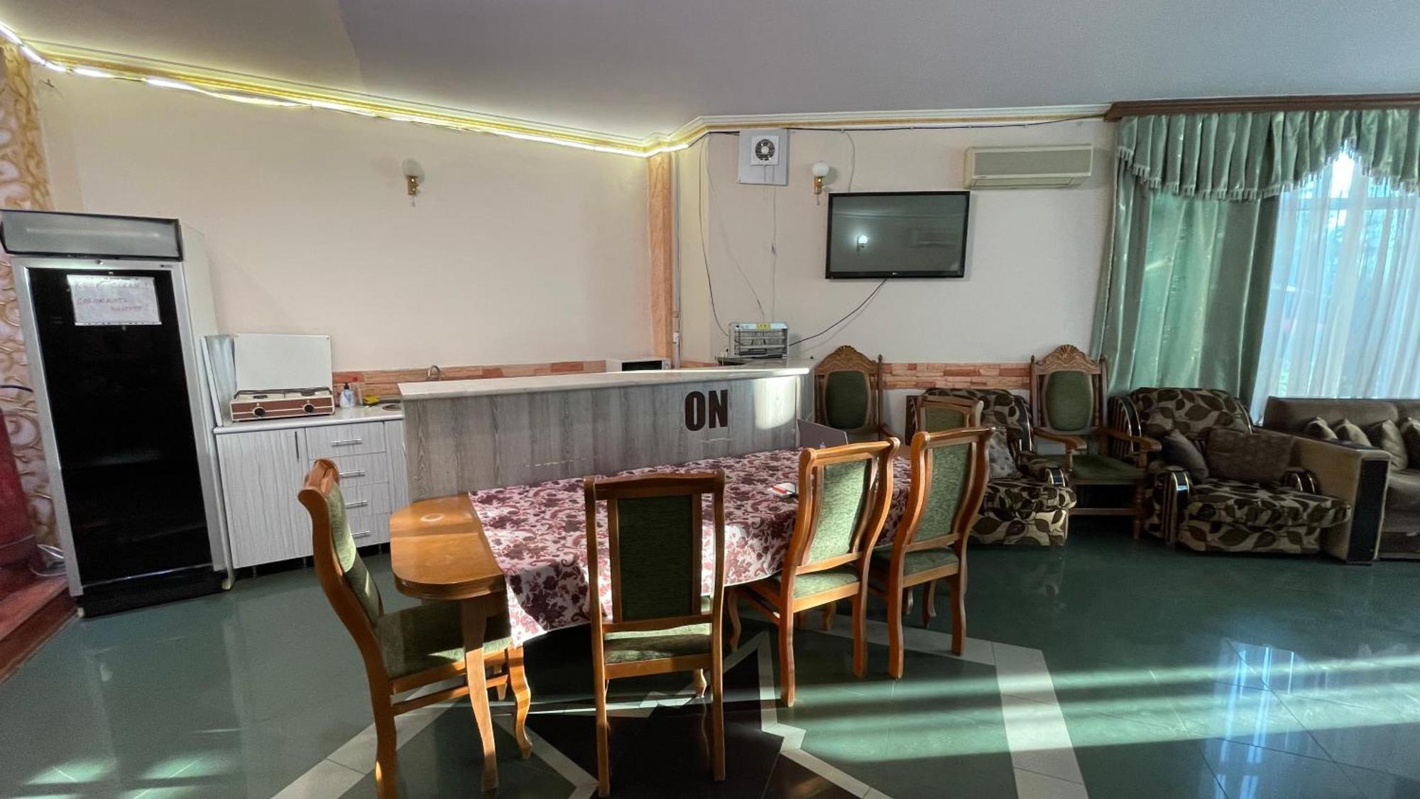 Citrus Guest House Erevan Esterno foto
