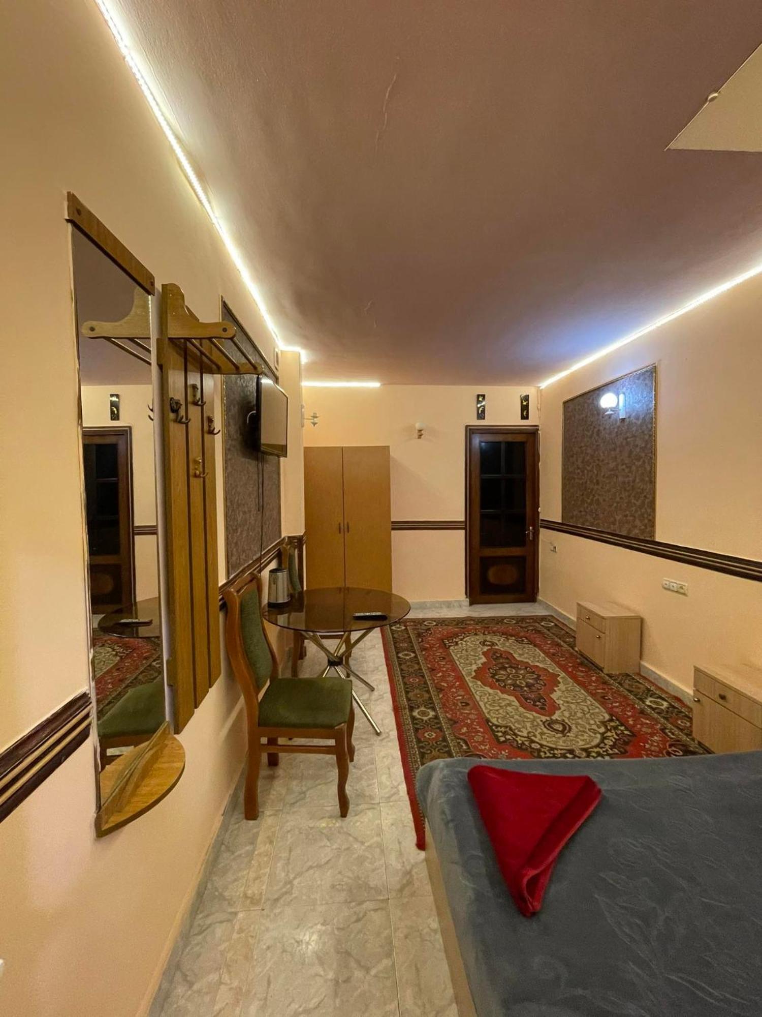Citrus Guest House Erevan Esterno foto